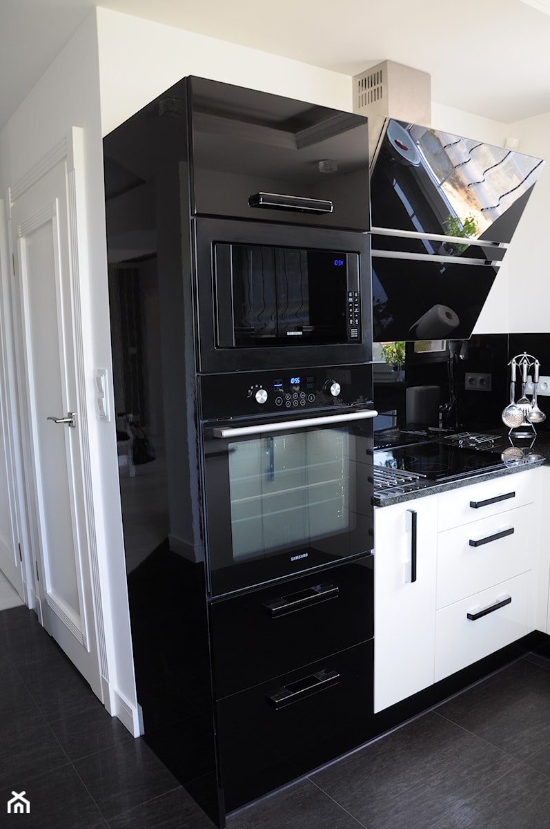 Projekt domu biało - czarny - Kuchnia, styl nowoczesny - zdjęcie od edytabielarczyk