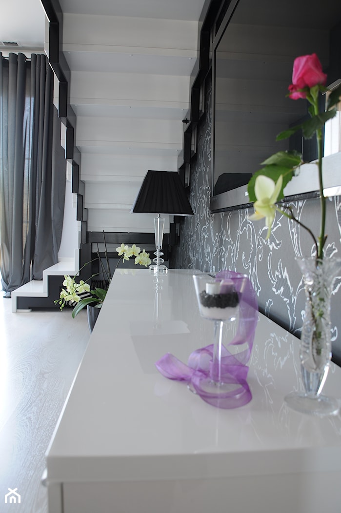 Projekt domu biało - czarny - Salon, styl nowoczesny - zdjęcie od edytabielarczyk - Homebook