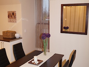 Mieszkanie na poddaszu - Mała szara jadalnia jako osobne pomieszczenie - zdjęcie od Joanna Tołwińska