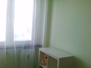 metamorfoza mieszkania w bloku z płyty 62,4 m2 - Średni żółty pokój dziecka dla chłopca dla dziewczynki - zdjęcie od Joanna Tołwińska