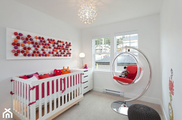inne - Średni biały z panelami tapicerowanymi pokój dziecka dla niemowlaka dla dziewczynki, styl nowoczesny - zdjęcie od lola5 - Homebook