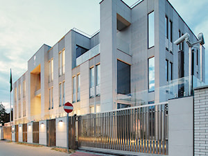 Ambasada i Rezydencja Ambasadora Królestwa Arabii Saudyjskiej - Duże wielopiętrowe nowoczesne domy wielorodzinne murowane - zdjęcie od XYstudio