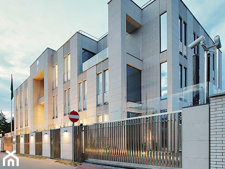 Aranżacje wnętrz - Domy: Ambasada i Rezydencja Ambasadora Królestwa Arabii Saudyjskiej - Duże wielopiętrowe nowoczesne domy wielorodzinne murowane - XYstudio. Przeglądaj, dodawaj i zapisuj najlepsze zdjęcia, pomysły i inspiracje designerskie. W bazie mamy już prawie milion fotografii!