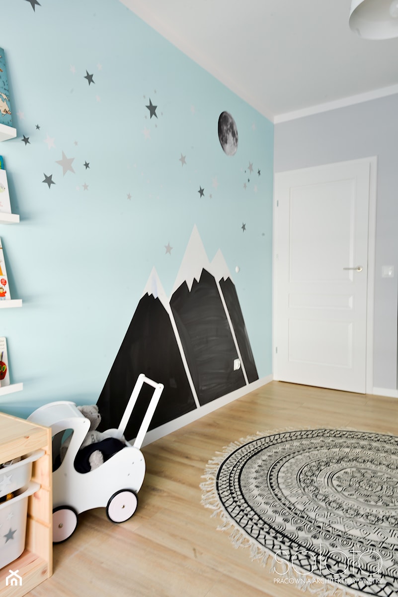 Mieszkanie II w zabudowie wielorodzinnej - Mały szary niebieski pokój dziecka dla dziecka dla chłopca dla dziewczynki, styl skandynawski - zdjęcie od SAŁATA-Pracownia Architektury Wnętrz