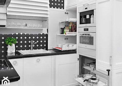 Aranżacje - Średnia otwarta biała czarna z zabudowaną lodówką z podblatowym zlewozmywakiem kuchnia w kształcie litery u, styl nowoczesny - zdjęcie od PEKA
