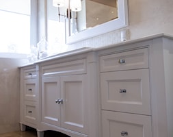 szafka łazienkowa - zdjęcie od Artystyczna Manufaktura - klasyczne meble na wymiar - Homebook