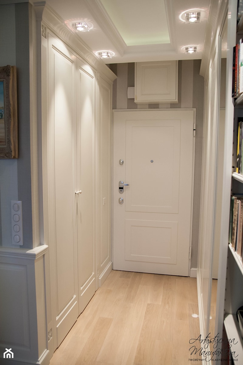 szafy wnękowe hol - zdjęcie od Artystyczna Manufaktura - klasyczne meble na wymiar