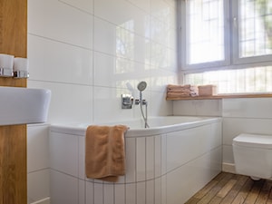 Żoliborski minimalizm - Mała łazienka z oknem, styl nowoczesny - zdjęcie od Jacek Tryc-wnętrza