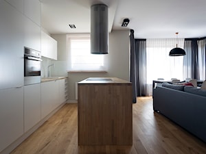 Mieszkanie na Białołęce - Średnia otwarta z salonem szara z zabudowaną lodówką z nablatowym zlewozmywakiem kuchnia jednorzędowa, styl nowoczesny - zdjęcie od Jacek Tryc-wnętrza