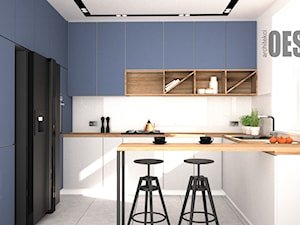 Niebieska kuchnia - Średnia otwarta z salonem biała z lodówką wolnostojącą z nablatowym zlewozmywakiem kuchnia w kształcie litery u z oknem, styl nowoczesny - zdjęcie od OES architekci