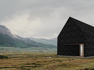 Czarny gont na elewacji - Nowoczesne domy, styl nowoczesny - zdjęcie od OES architekci