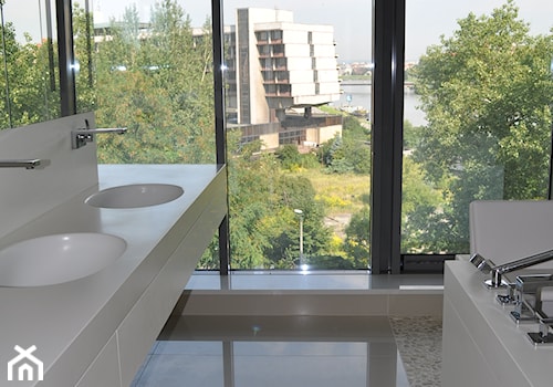 Meble łazienkowe i obudowa wanny z corianu - zdjęcie od benedyk