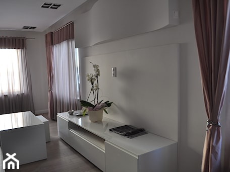 Aranżacje wnętrz - Salon: apartament pod Krakowem - Salon, styl nowoczesny - benedyk. Przeglądaj, dodawaj i zapisuj najlepsze zdjęcia, pomysły i inspiracje designerskie. W bazie mamy już prawie milion fotografii!