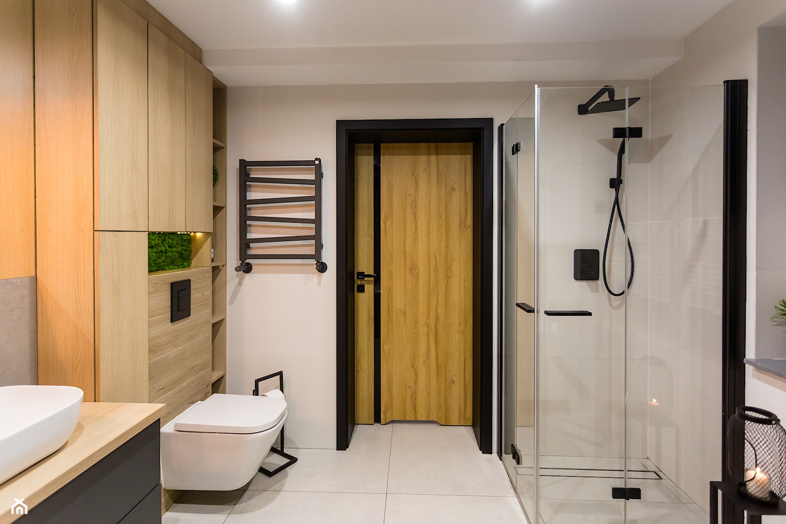 Projekt łazienki w domu jednorodzinnym w stylu nowoczesnym - metamorfoza - zdjęcie od InDecor - Homebook
