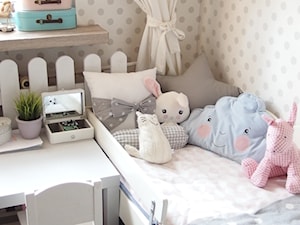 Mieszkanie hand made :) - Średni beżowy biały pokój dziecka dla dziecka dla dziewczynki, styl tradycyjny - zdjęcie od karolina0606