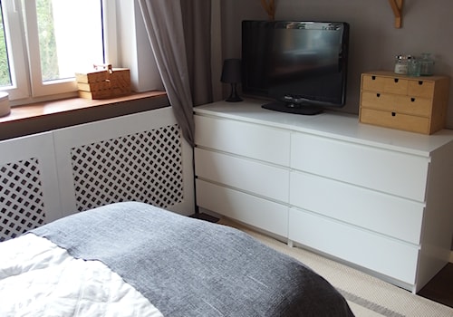 Mieszkanie hand made :) - Mała szara sypialnia, styl tradycyjny - zdjęcie od karolina0606