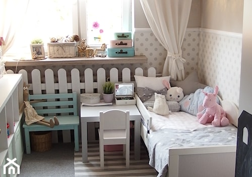 Mieszkanie hand made :) - Mały beżowy pokój dziecka dla dziecka dla dziewczynki, styl tradycyjny - zdjęcie od karolina0606