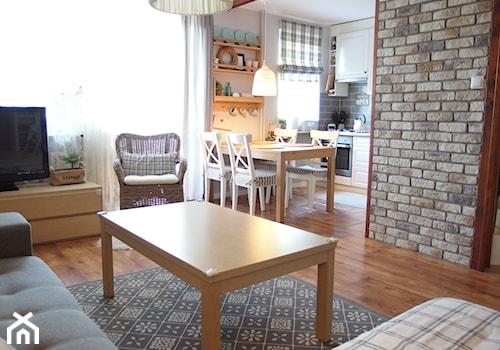 Mieszkanie hand made :) - Średni biały salon z kuchnią z jadalnią, styl tradycyjny - zdjęcie od karolina0606