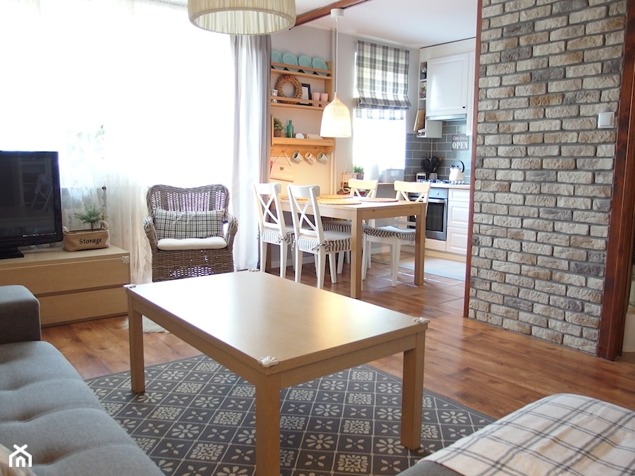 Mieszkanie hand made :) - Średni biały salon z kuchnią z jadalnią, styl tradycyjny - zdjęcie od karolina0606