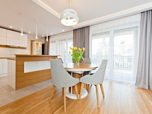 Realizacja projektu mieszkanie dwupiziomowe w Krakwie - Średnia jadalnia w salonie, styl nowoczesny - zdjęcie od All Design Agnieszka Lorenc