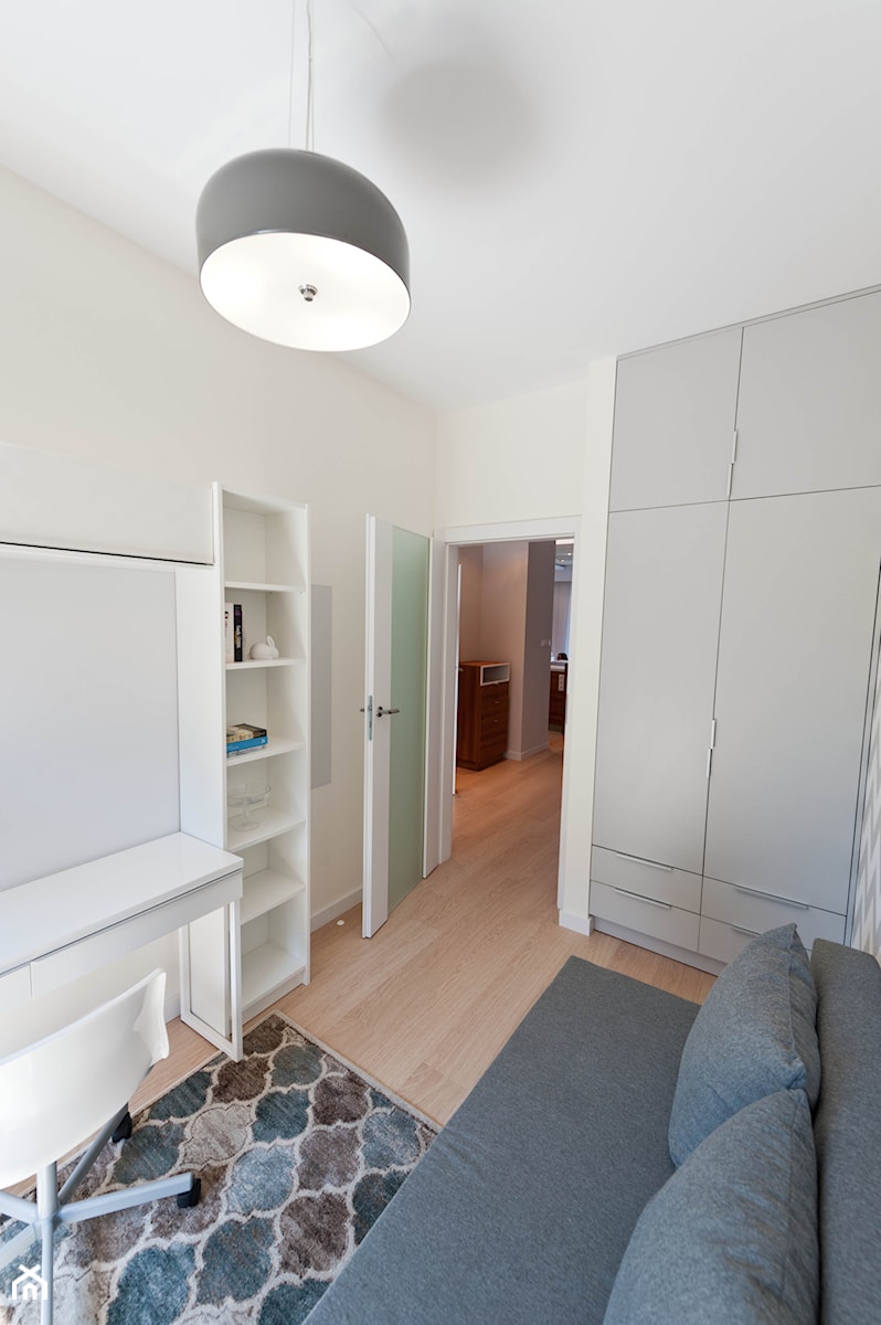 Realizacja mieszkanie na wynajem Kraków 2 - Średnie z sofą białe biuro, styl nowoczesny - zdjęcie od All Design Agnieszka Lorenc