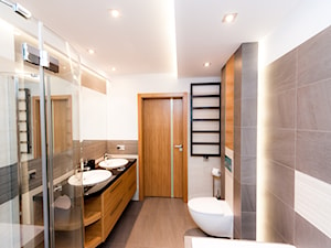 realizacja łazienka w szarosciach przałamana dębem - Łazienka, styl minimalistyczny - zdjęcie od All Design Agnieszka Lorenc
