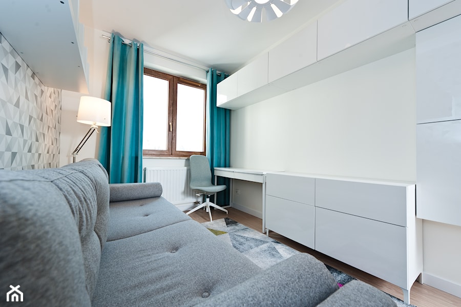 Realizacja - mieszkanie na wynajem w Krakowie z ciemną cegłą - Średnie w osobnym pomieszczeniu z sofą z zabudowanym biurkiem białe biuro, styl nowoczesny - zdjęcie od All Design Agnieszka Lorenc