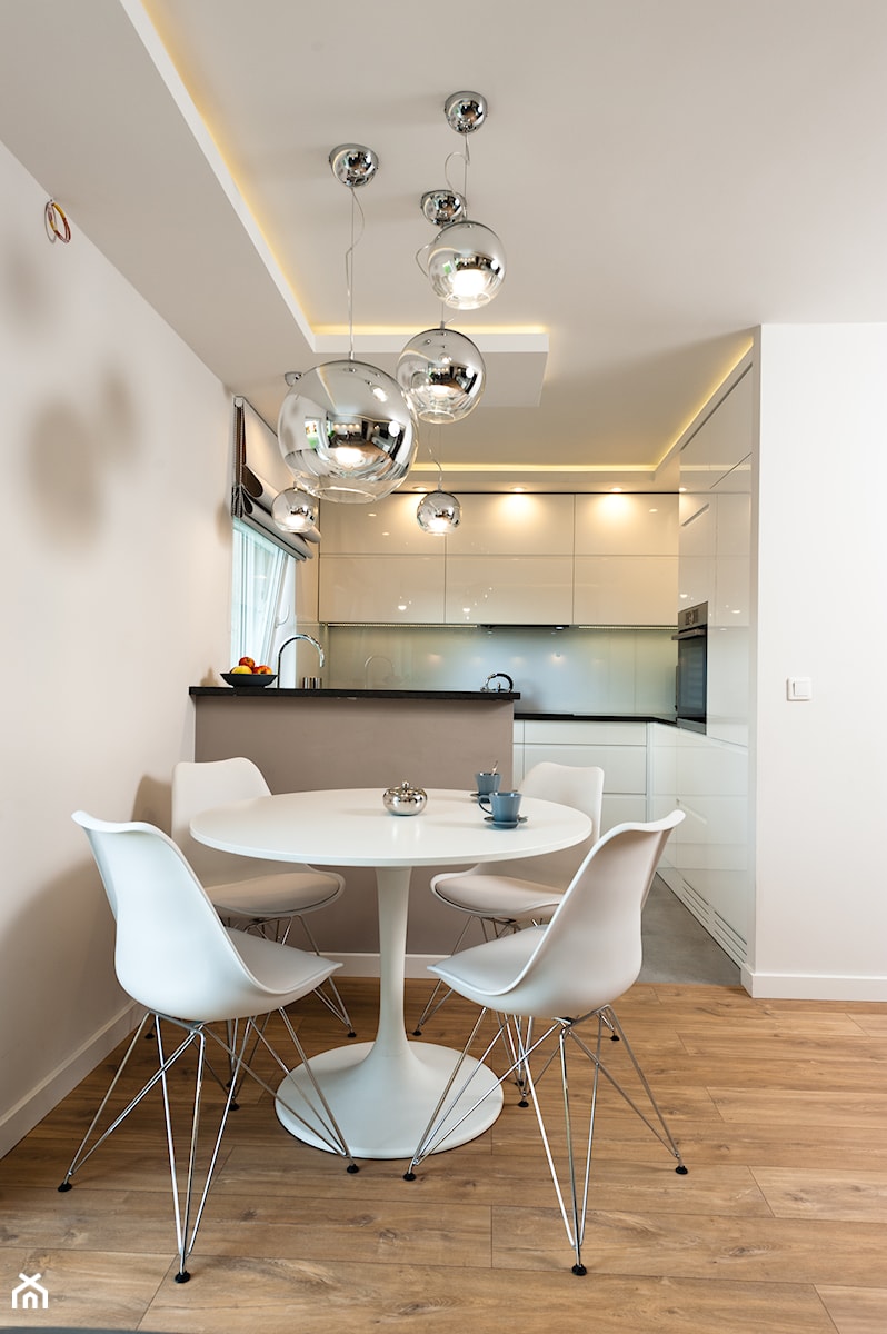 Realizacja mieszkanie Kraów - Mała biała jadalnia w salonie, styl nowoczesny - zdjęcie od All Design Agnieszka Lorenc