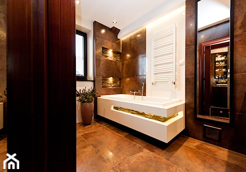 Metamorfoza łazienki - Duża z marmurową podłogą z punktowym oświetleniem łazienka z oknem, styl nowoczesny - zdjęcie od All Design Agnieszka Lorenc