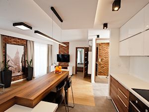 Realizacja mieszkanie na wynajem Kraków - Mała otwarta z salonem biała z zabudowaną lodówką kuchnia ... - zdjęcie od All Design Agnieszka Lorenc