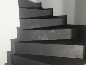 Betonowe schody zabiegowe - mikrocement - Schody, styl industrialny - zdjęcie od Twojasciana.com.pl - zaopiekujemy się twoją ściana!