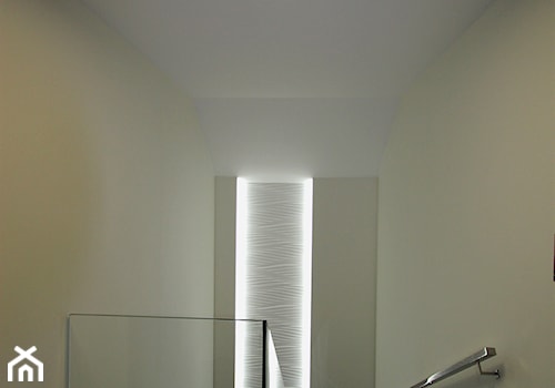 Klatka schodowa - widok z pjętra - zdjęcie od Interior Dorota Żochowska