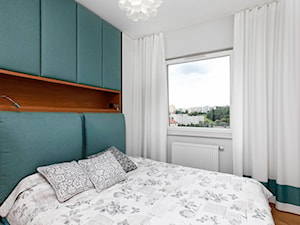 Nowoczesne mieszkanie w Gdyni - Mała biała sypialnia, styl nowoczesny - zdjęcie od Flow Interiors Franiak&Caturowa
