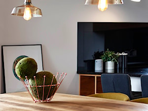 Nowoczesne mieszkanie w Gdyni - Mała szara jadalnia jako osobne pomieszczenie, styl nowoczesny - zdjęcie od Flow Interiors Franiak&Caturowa