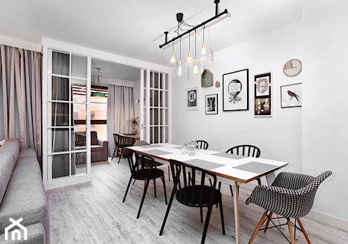 Przy gdańskiej Motławie - Duża biała jadalnia w salonie, styl skandynawski - zdjęcie od Flow Interiors Franiak&Caturowa