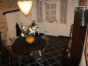 Dom dla dwojga 2006 - Średnia szara jadalnia jako osobne pomieszczenie, styl nowoczesny - zdjęcie od Jakub Michał Włodarski