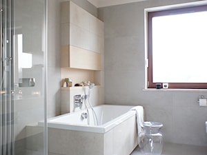 Dom pod Poznaniem - projekt wnętrz - Średnia jako pokój kąpielowy łazienka z oknem, styl nowoczesny - zdjęcie od Sasiak-Sobusiak Architekci