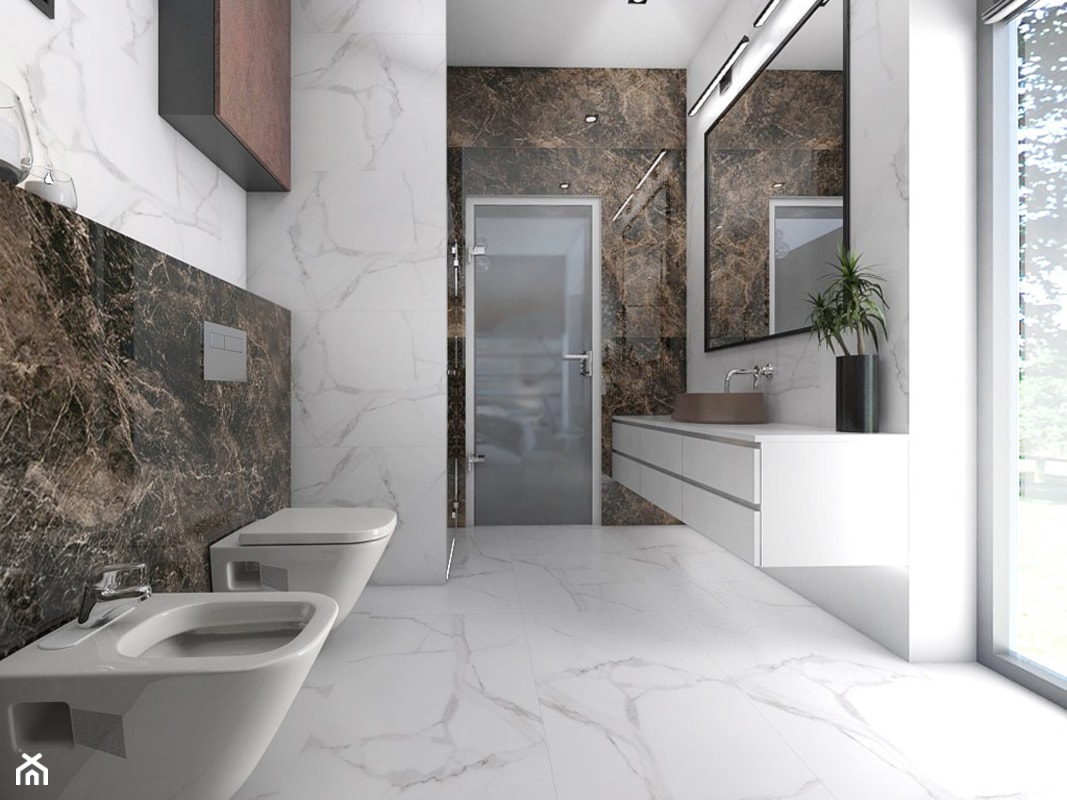 Dom z elementami miedzi i złota - Średnia z lustrem z marmurową podłogą z punktowym oświetleniem łazienka z oknem, styl nowoczesny - zdjęcie od interior art studio - Homebook