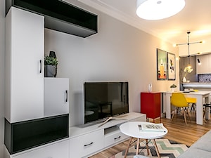 Apartament Szewska w Lublinie - Mały szary salon z kuchnią z jadalnią - zdjęcie od interior art studio