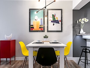 Apartament Szewska w Lublinie - Średnia biała szara jadalnia jako osobne pomieszczenie, styl minimalistyczny - zdjęcie od interior art studio