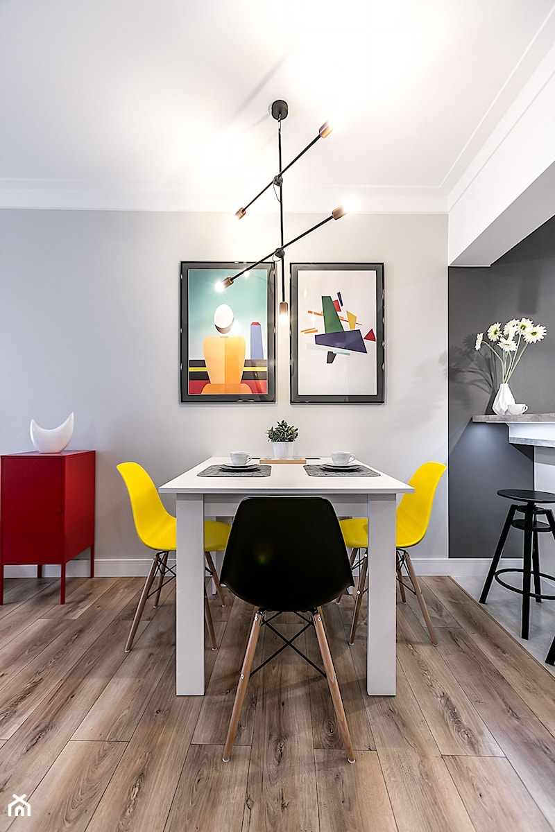 Apartament Szewska w Lublinie - Średnia biała szara jadalnia jako osobne pomieszczenie, styl minimalistyczny - zdjęcie od interior art studio