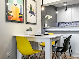 Apartament Szewska w Lublinie - Mała otwarta z salonem z kamiennym blatem szara kuchnia dwurzędowa, styl minimalistyczny - zdjęcie od interior art studio