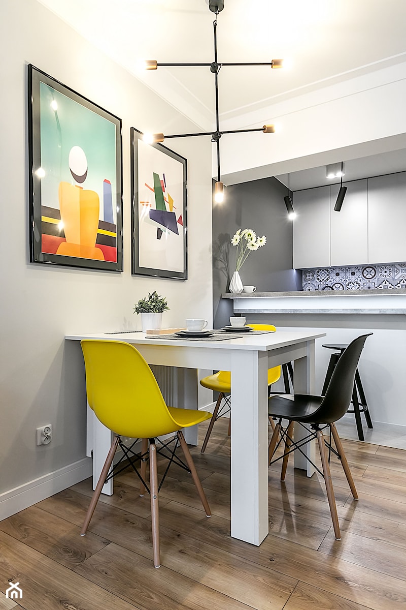 Apartament Szewska w Lublinie - Mała otwarta z salonem z kamiennym blatem szara kuchnia dwurzędowa, styl minimalistyczny - zdjęcie od interior art studio