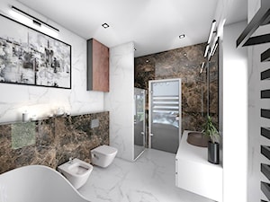 Dom z elementami miedzi i złota - Średnia bez okna z lustrem z marmurową podłogą z punktowym oświetleniem łazienka, styl nowoczesny - zdjęcie od interior art studio
