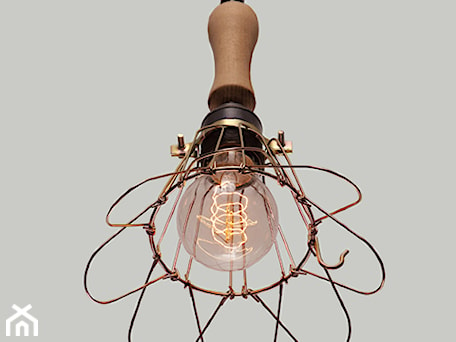 Aranżacje wnętrz - : Lampa Cage Brass Flower z drewnianym uchwytem - KloshArt lampy industrialne. Przeglądaj, dodawaj i zapisuj najlepsze zdjęcia, pomysły i inspiracje designerskie. W bazie mamy już prawie milion fotografii!