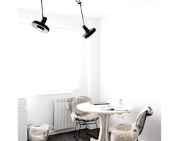 LAMPY ARIGATO - Mała biała jadalnia, styl industrialny - zdjęcie od KloshArt lampy industrialne - Homebook