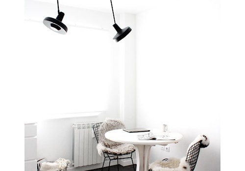 LAMPY ARIGATO - Mała biała jadalnia, styl industrialny - zdjęcie od KloshArt lampy industrialne