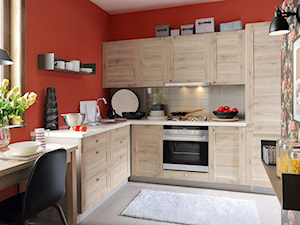 kuchnie - Średnia otwarta czerwona szara z zabudowaną lodówką z podblatowym zlewozmywakiem kuchnia w kształcie litery l - zdjęcie od Black Red White