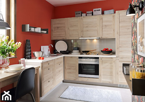 kuchnie - Średnia otwarta czerwona szara z zabudowaną lodówką z podblatowym zlewozmywakiem kuchnia w kształcie litery l - zdjęcie od Black Red White