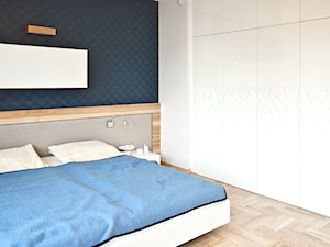 KOLOROWY NATOLIN - Średnia biała sypialnia, styl nowoczesny - zdjęcie od studio m Katarzyna Kosieradzka